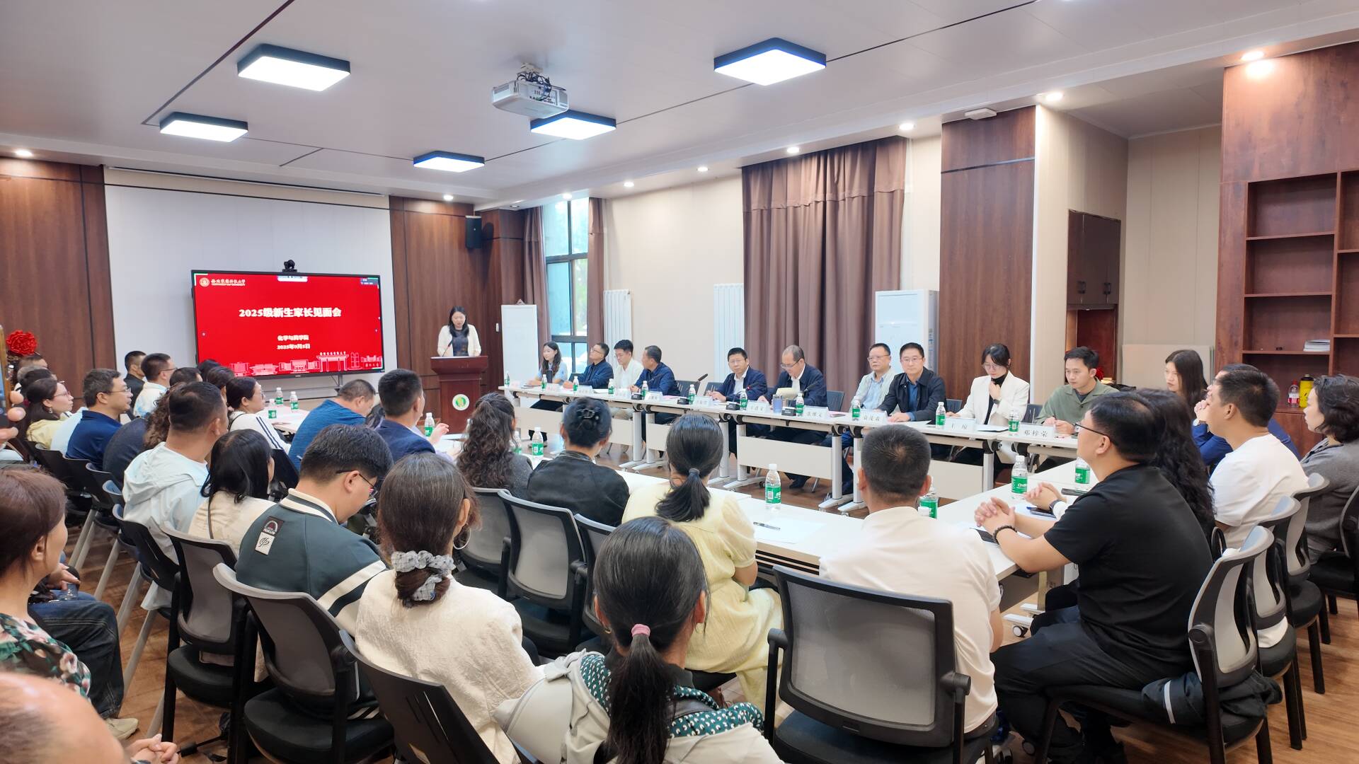 永利集团举办2025级本科新生家长见面会